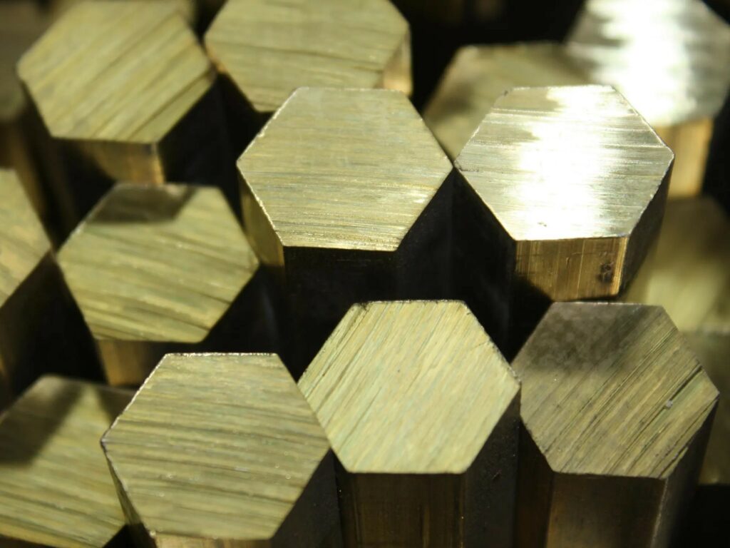 Латунный шестигранник тянутый 32 мм ЛС58-2 ГОСТ 2060-2006